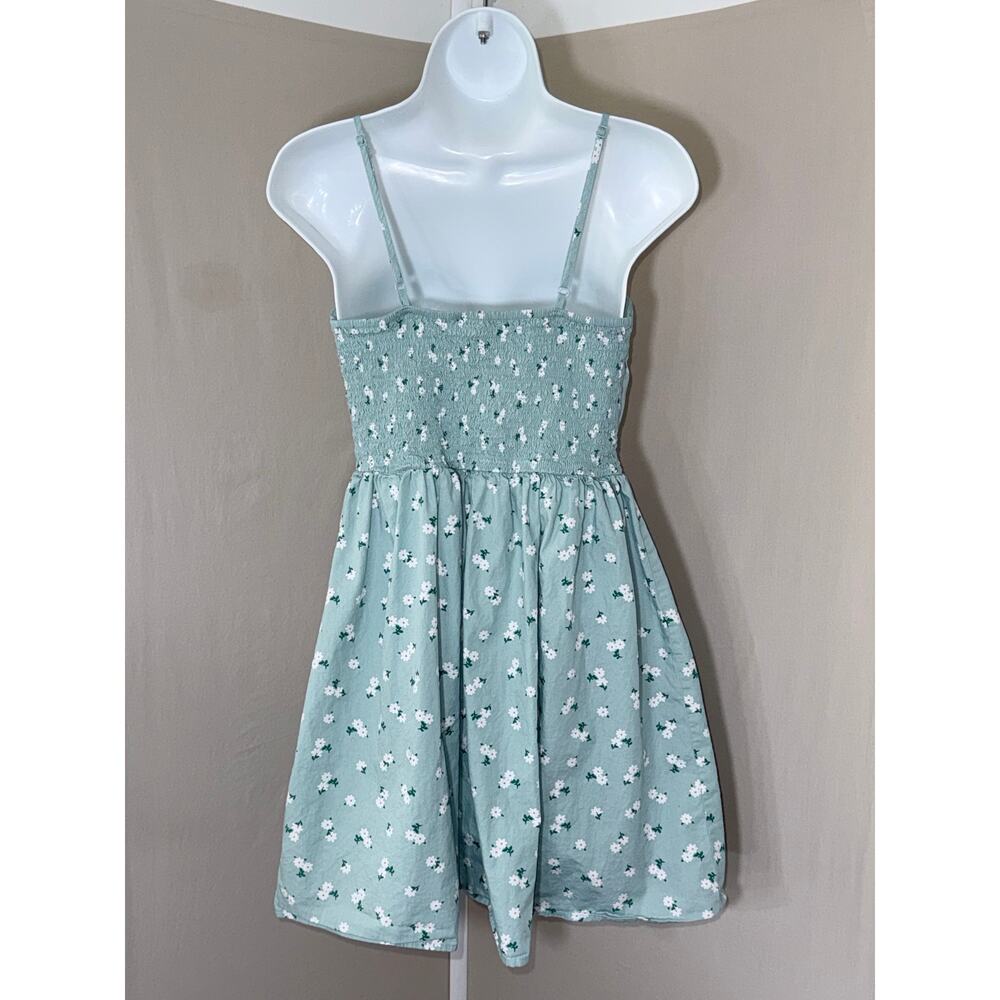 🎉Host Pick🎉 No Boundaries Sage Green Ditsy Floral Smocked Dress L 11-13 - Picture 5 of 8